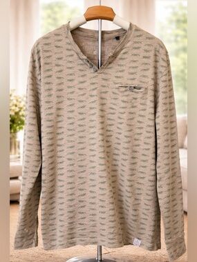 Men's Tan Long-Sleeve Henley Sweater with Subtle Fox Print